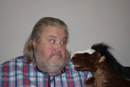 Märchenerzähler Lothar Schröer gastiert am Sonntag, 20. August, um 15 Uhr im Garten der Wewelsburg (Foto © Lothar Schröer)